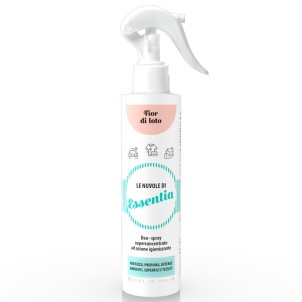 Essentia Le Nuvole Fior di Loto 250ml Spray Igienizza Profuma Deterge Ambienti Superfici Tessuti