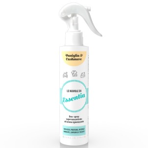 Essentia Le Nuvole Vaniglia e Cashmere 250ml Spray Igienizza Profuma Deterge Ambienti Superfici Tessuti