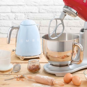 Smeg KLF03PBEU Azzurro Lucido 50's Style Bollitore 1,7 litri 7 Tazze Soft Opening AutoOFF 100°C