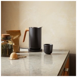 Eva Solo Bollitore Elettrico Nordic Kitchen 1.5L Black Acciaio Inossidabile Manico Rovere Oliato