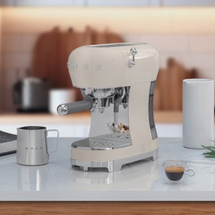 Smeg ECF02CREU Panna Lucido 50's Style Macchina del Caffè Espresso Vapore Cappuccino