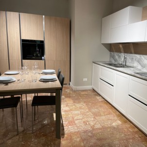 Mobilegno Cucina Laccato Opaco Bianco Anta Frame Colonne Rovere Piano Laminato Unicolor 2cm