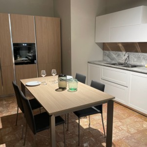 Mobilegno Cucina Laccato Opaco Bianco Anta Frame Colonne Rovere Piano Laminato Unicolor 2cm