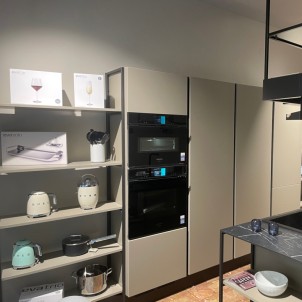 Mobilegno Cucina Laccato Opaco Visone Isola Piano Atlasplan Nero Marquinia Silk Cappa Sospesa Falmec