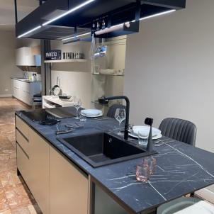 Mobilegno Cucina Laccato Opaco Visone Isola Piano Atlasplan Nero Marquinia Silk Cappa Sospesa Falmec