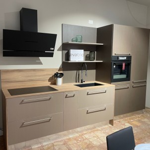 Mobilegno Cucina Melaminico Palladio Satinato Colonne Brunito Satinato Piano e Laterali Unicolor Noce Sinfonia 2cm