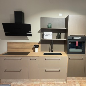 Mobilegno Cucina Melaminico Palladio Satinato Colonne Brunito Satinato Piano e Laterali Unicolor Noce Sinfonia 2cm