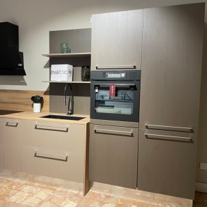 Mobilegno Cucina Melaminico Palladio Satinato Colonne Brunito Satinato Piano e Laterali Unicolor Noce Sinfonia 2cm