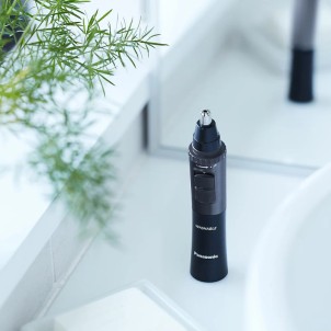 Panasonic ER-GN33-H301 Regola Peli Naso e Orecchie Tecnologia Doppia Lama Wet&Dry Pila AA