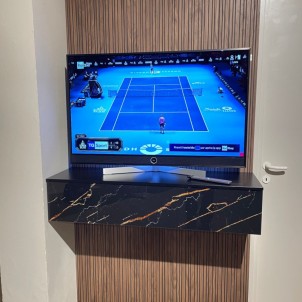 Favero Boiserie Noce Streep con Contenitore Sospeso Ribalta Nero Frontale Vetro Marquinia Gold L120xA218cm