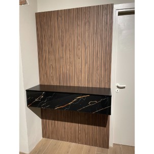 Favero Boiserie Noce Streep con Contenitore Sospeso Ribalta Nero Frontale Vetro Marquinia Gold L120xA218cm