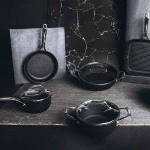 Barazzoni Black Titan Pro Casseruola 20cm 2,4L Alluminio Rivestitimento Antiaderente 5 Strati Coperchio Gas Elettrico Induzione