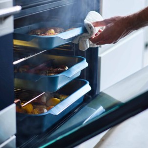 Joseph Joseph Nest Oven Non-stick 3pz Blue Set di 3 Teglie da Forno Antiaderenti Impilabili