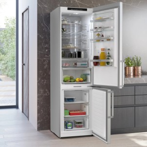 Siemens KG39NAIAU Inox Frigorifero Combinato 203x60 NoFrost 2x hyperFresh Metal Backwall Display Maniglie iQ500